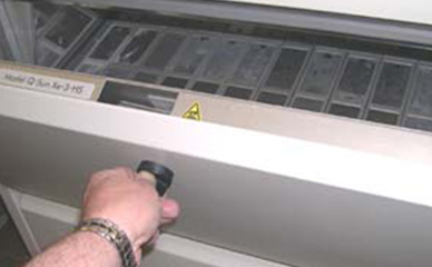 打開(kāi)箱體門