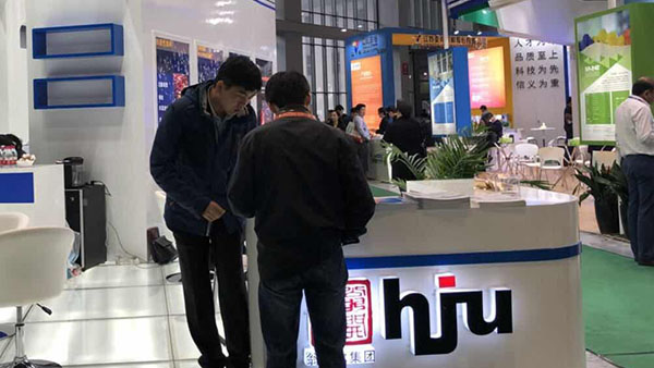 翁開(kāi)爾展臺(tái)