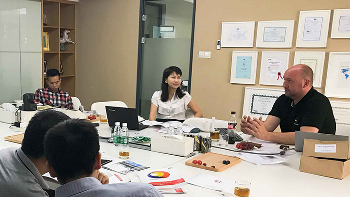 德國(guó) VMA公司市場(chǎng)經(jīng)理Adam Snietka來(lái)訪