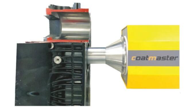 使用涂魔師測厚系統(tǒng)，并將其插入到氣缸孔中(上孔切開)