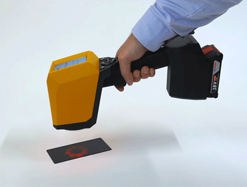 手持非接觸式膜厚分析儀輕松實時測量生產線上噴涂件膜厚，允許傾斜多角度測量