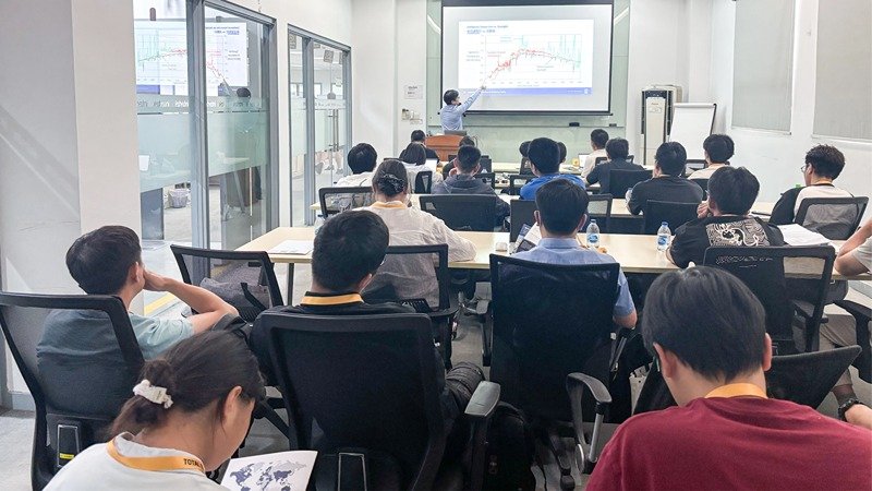 2025年汽車材料耐候老化與光照測(cè)試技術(shù)培訓(xùn)現(xiàn)場(chǎng)照片